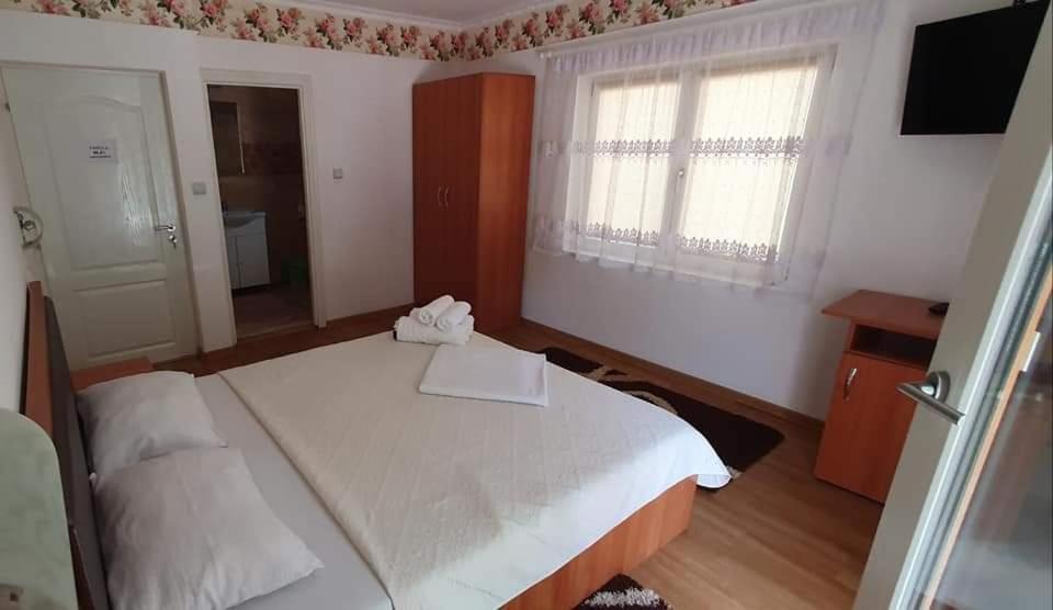 Casa Mimi Lägenhet Băile Herculane Exteriör bild